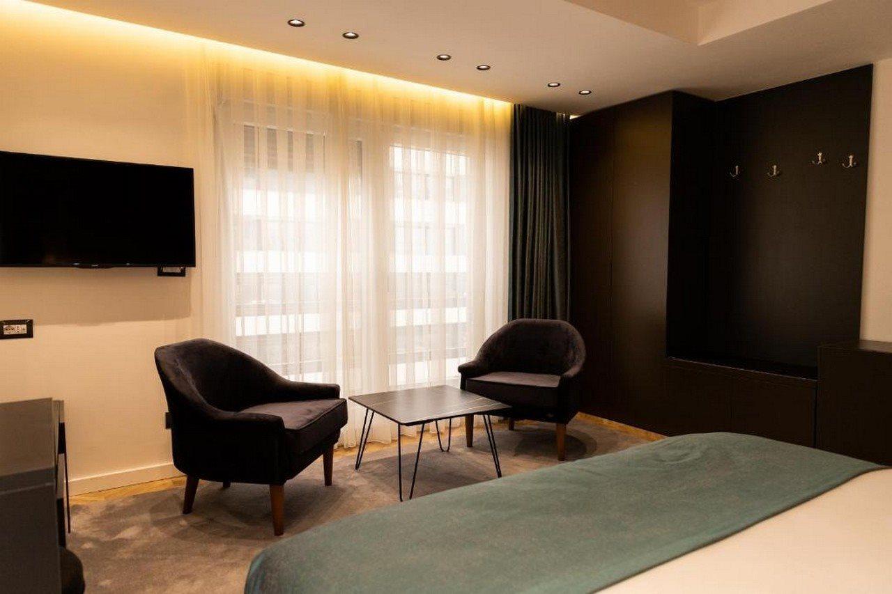 Ador Hotel Pristina Buitenkant foto