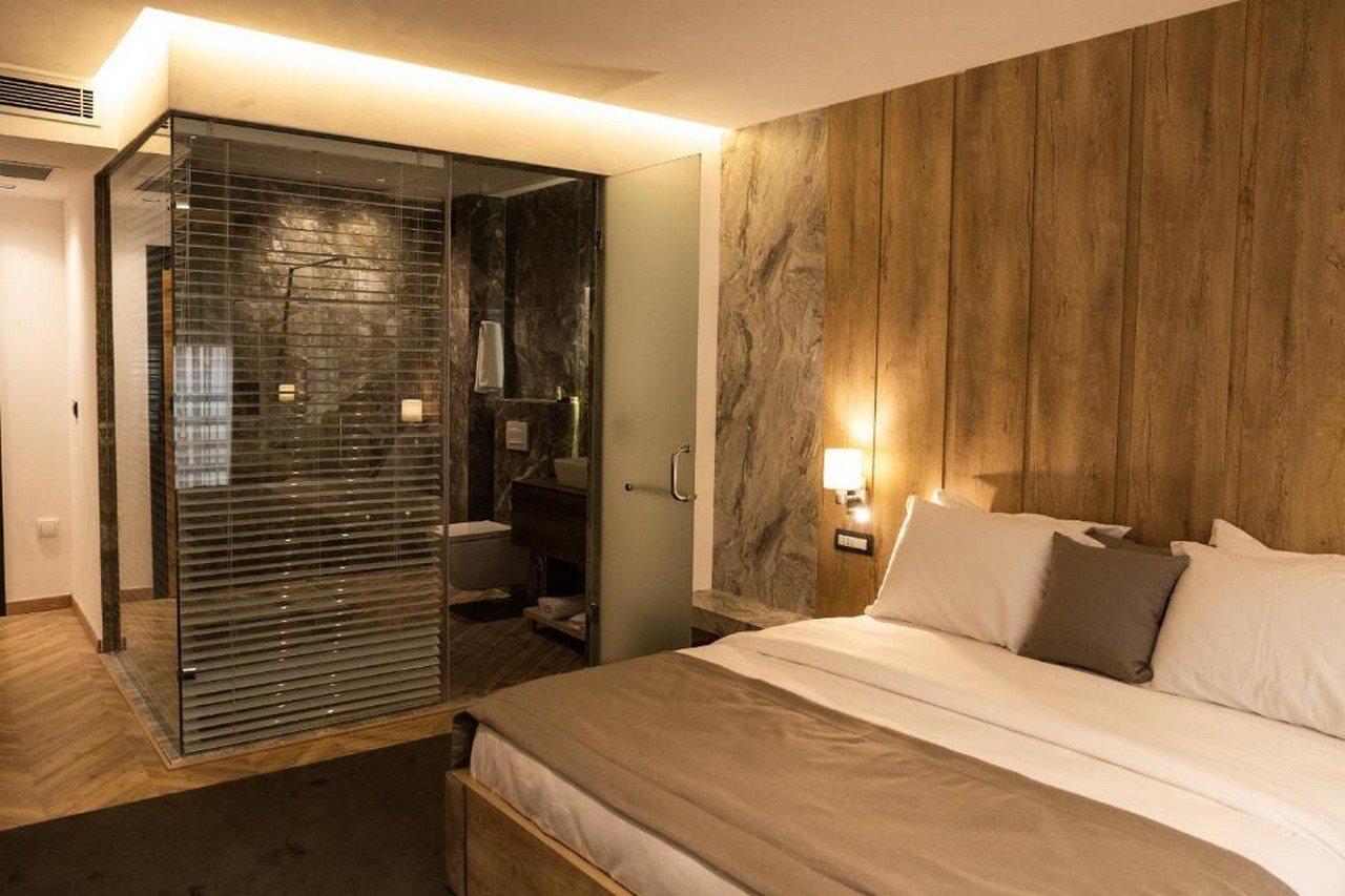 Ador Hotel Pristina Buitenkant foto