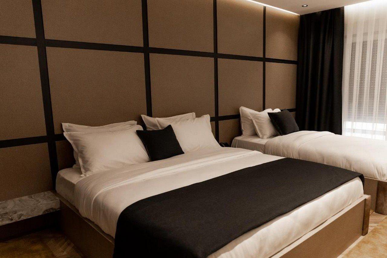 Ador Hotel Pristina Buitenkant foto