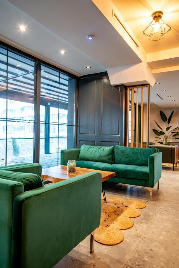 Ador Hotel Pristina Buitenkant foto