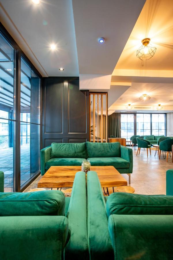 Ador Hotel Pristina Buitenkant foto