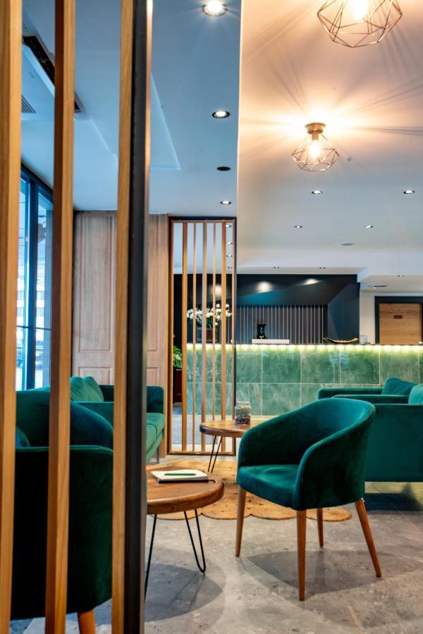 Ador Hotel Pristina Buitenkant foto