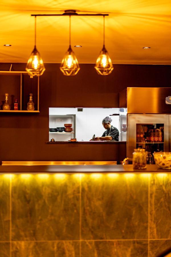 Ador Hotel Pristina Buitenkant foto