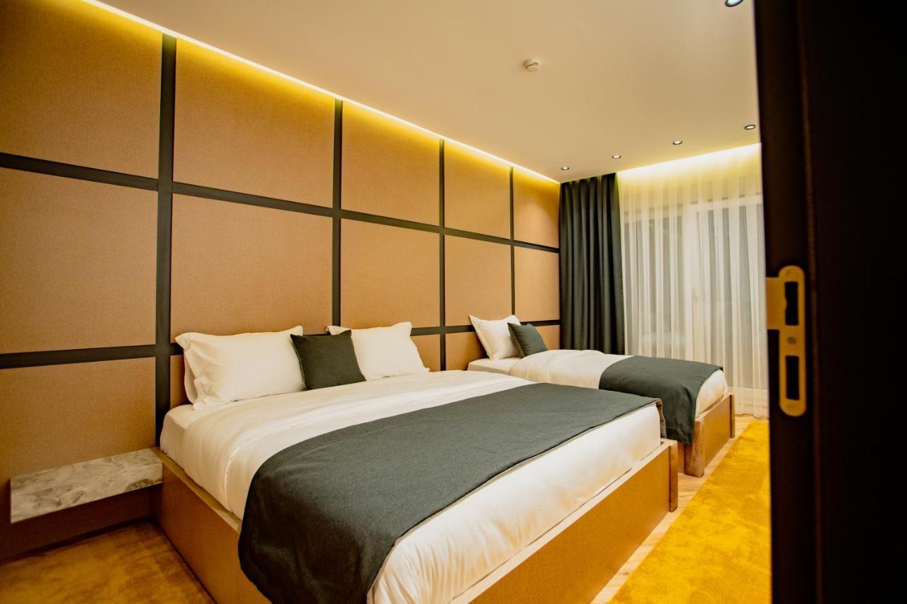 Ador Hotel Pristina Buitenkant foto