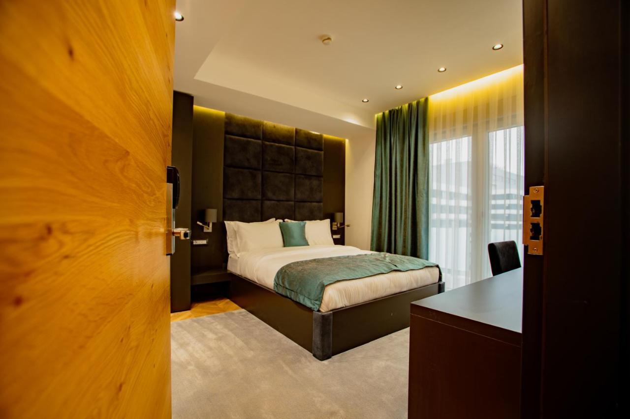 Ador Hotel Pristina Buitenkant foto