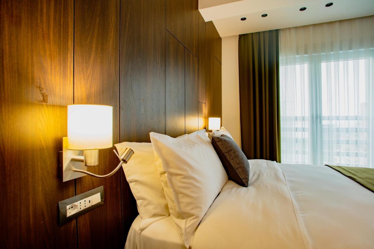 Ador Hotel Pristina Buitenkant foto