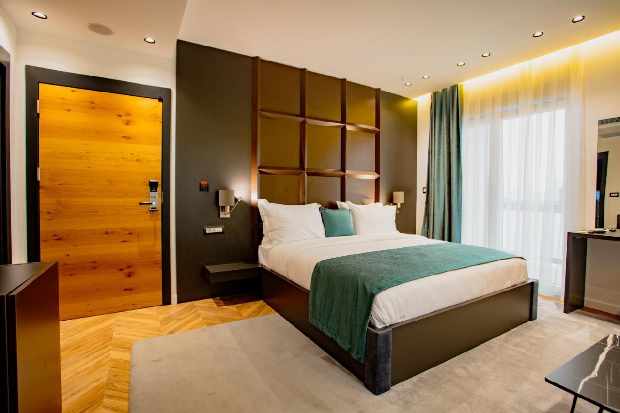 Ador Hotel Pristina Buitenkant foto