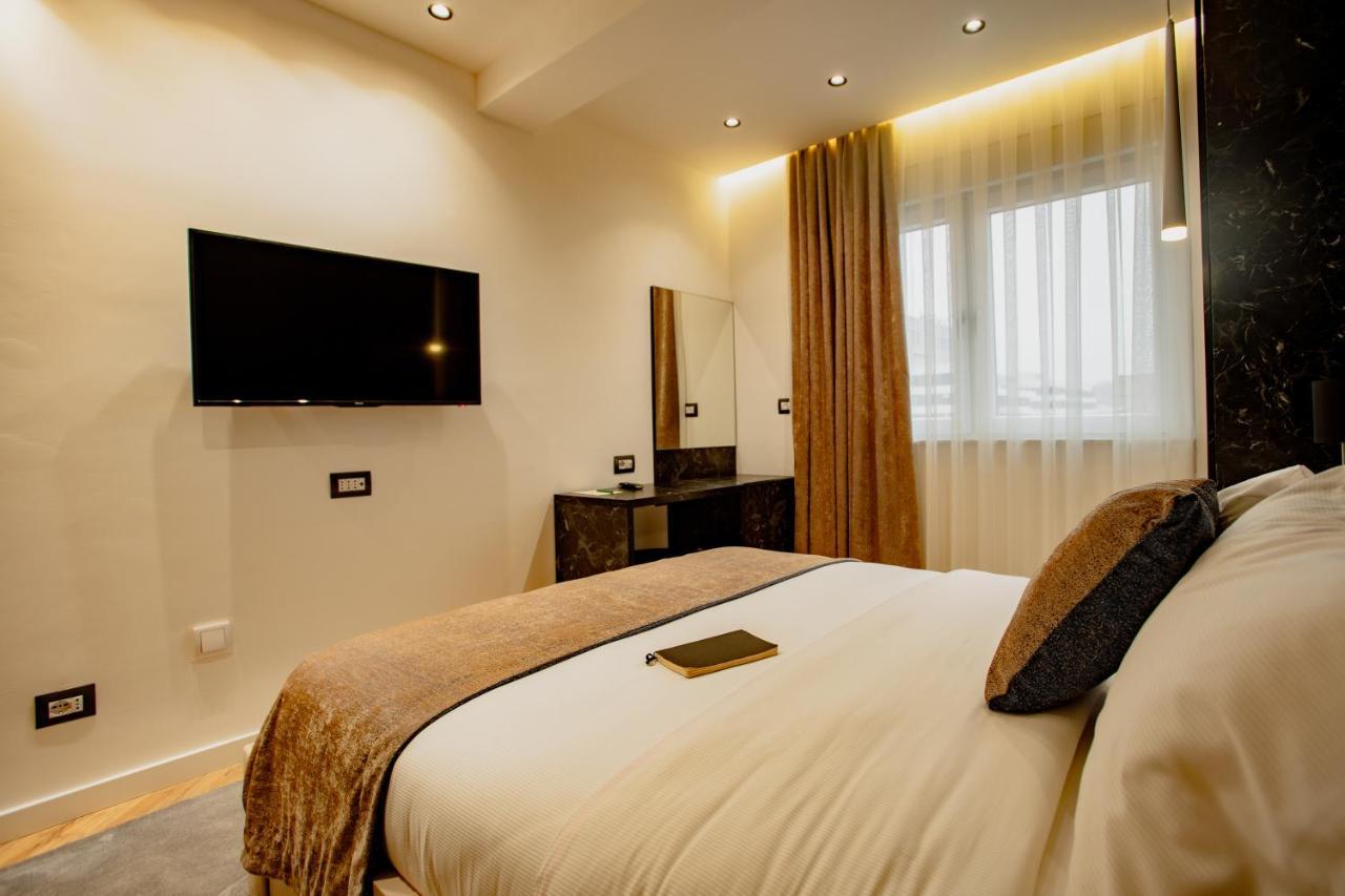 Ador Hotel Pristina Buitenkant foto