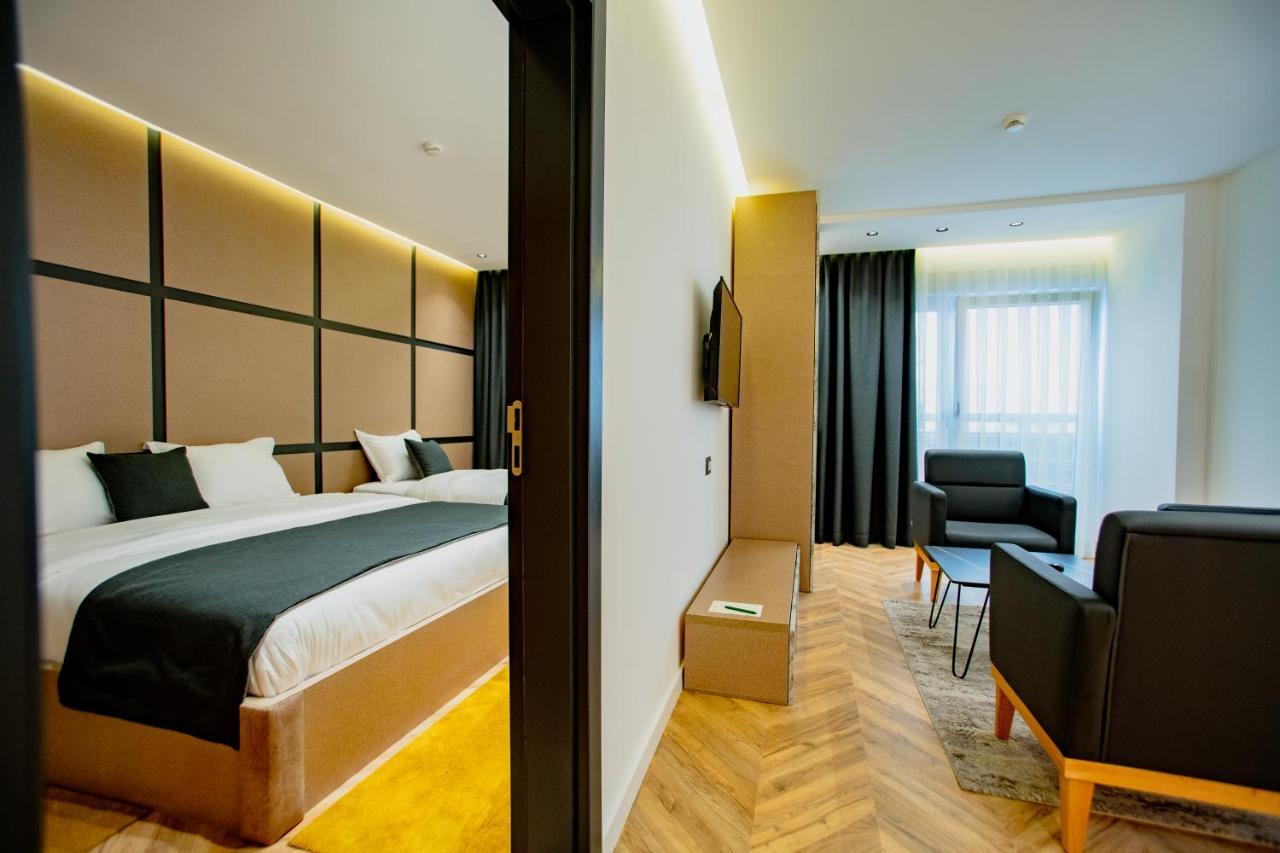 Ador Hotel Pristina Buitenkant foto