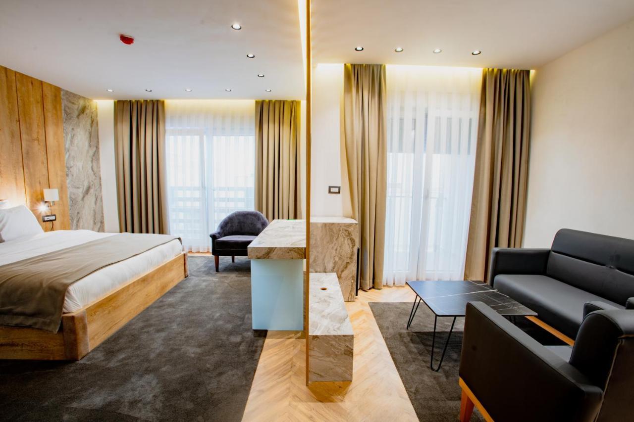 Ador Hotel Pristina Buitenkant foto