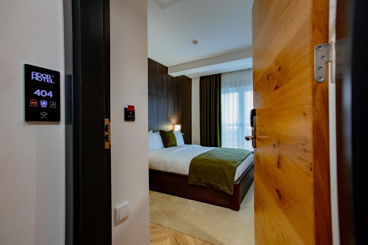 Ador Hotel Pristina Buitenkant foto