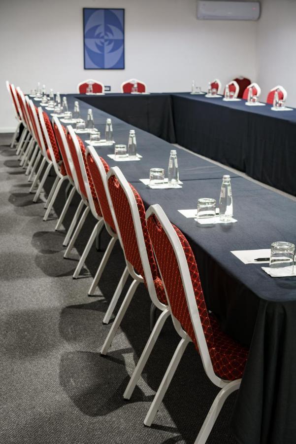 Ador Hotel Pristina Buitenkant foto