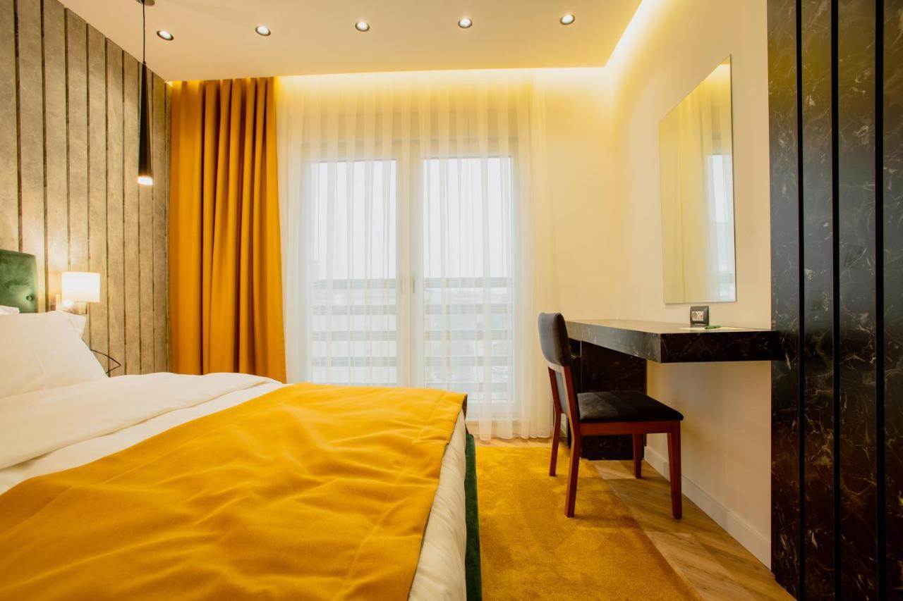Ador Hotel Pristina Buitenkant foto