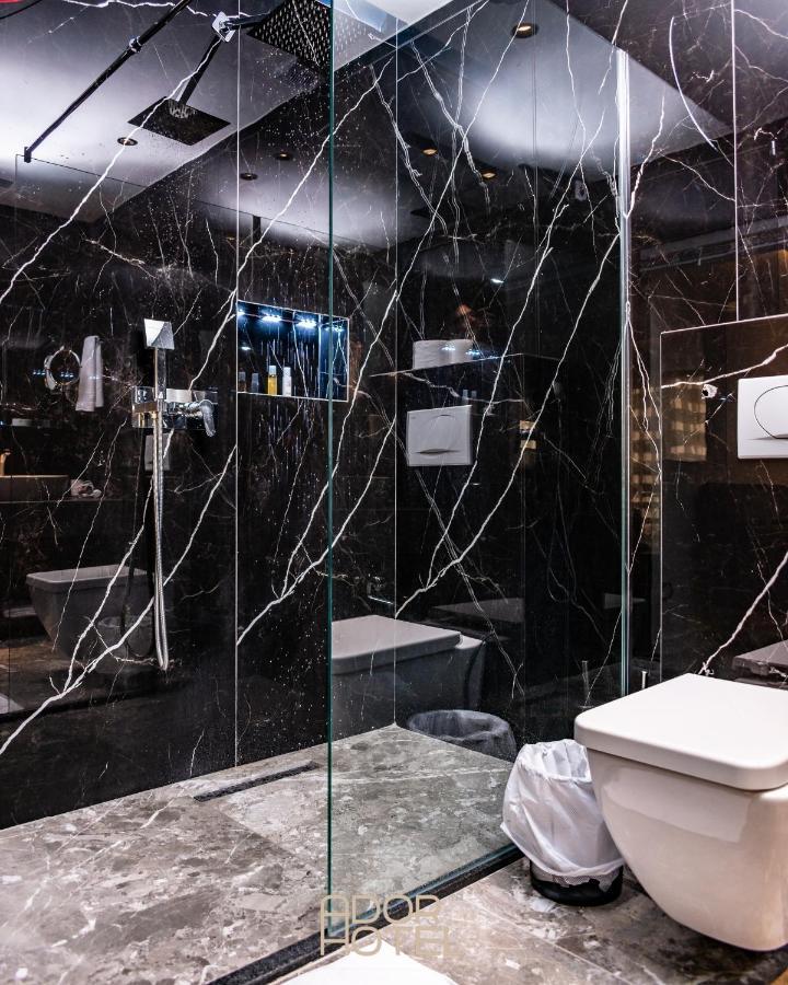 Ador Hotel Pristina Buitenkant foto